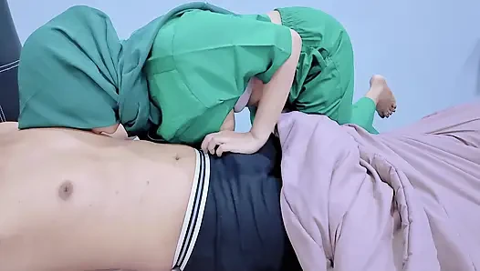 The nurse showing off her breasts to the patient caused an unexpected incident