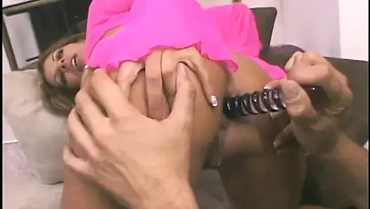 Pantat basah cewek nakal rambut cokelat ini dijilat dan dientot habis-habisan sampai mengerang keenakan