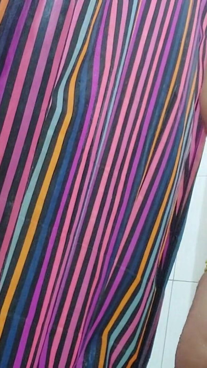 통통한 제 머니가 샤워하는 동안 녹화하게 해줘요 | 클립 1