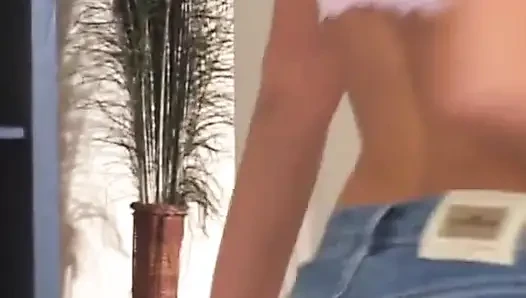 Tina masturbiert