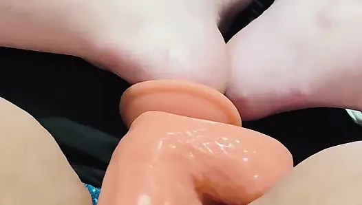 Spaß mit großem dildo