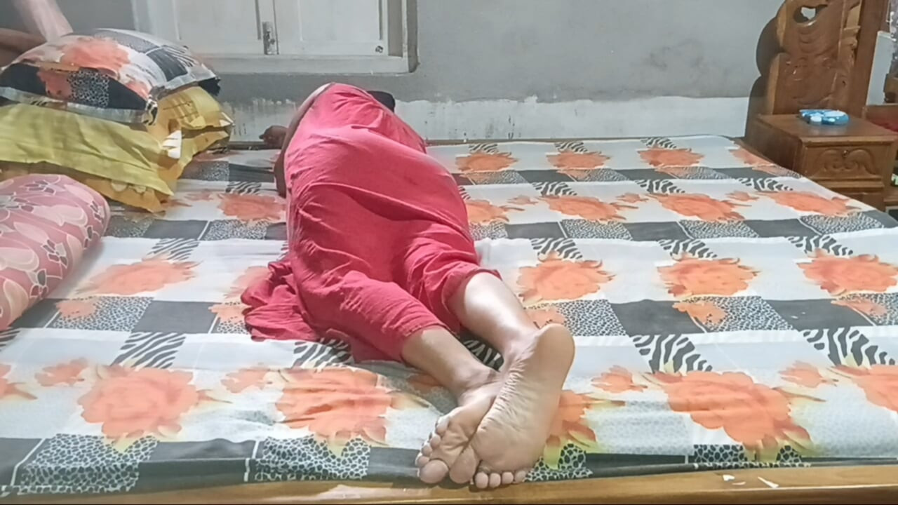 Dewar bhabi ghor pey sex barish time
