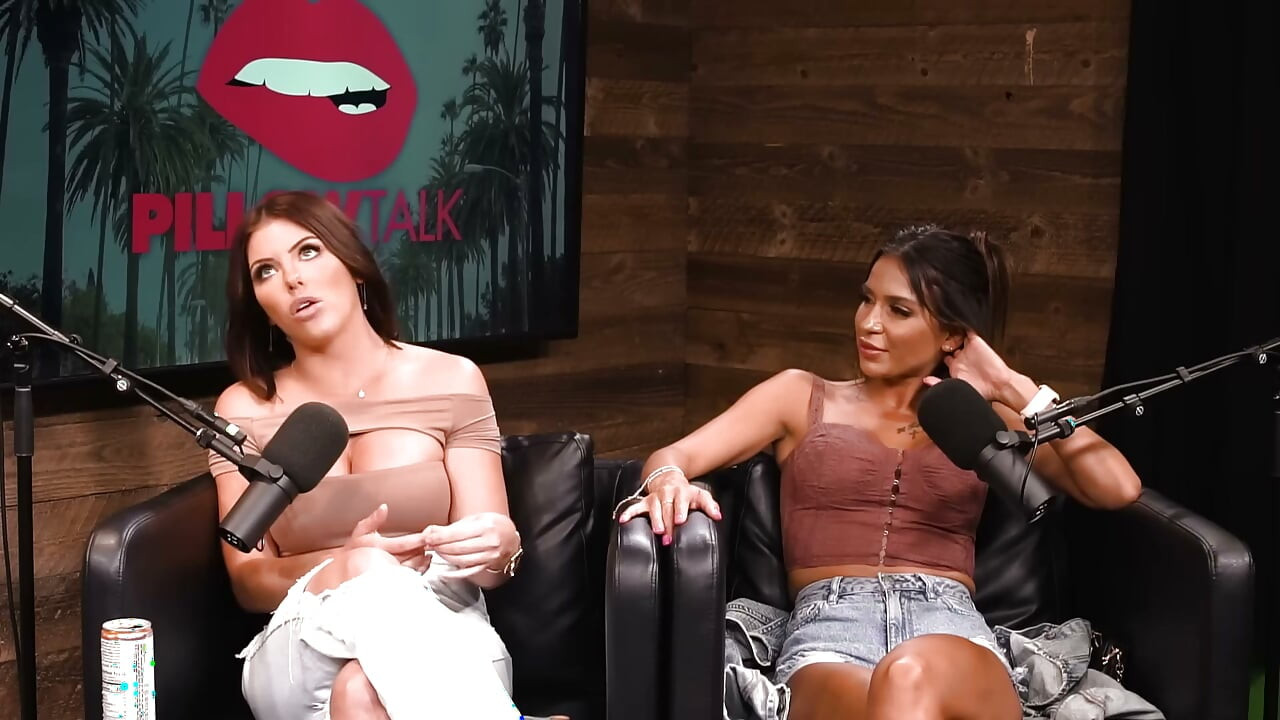 A Atriz Pornô Nº1 do Mundo Adriana Chechik Fodendo com Fãs