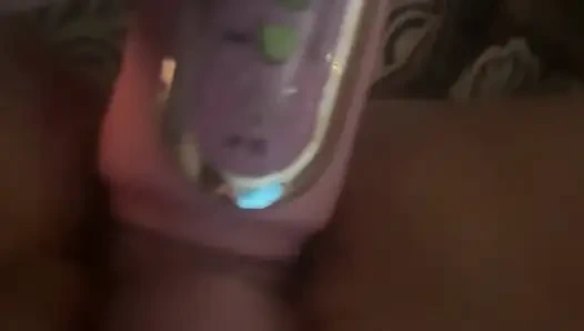 Schob einen dildo in meine fette enge muschi