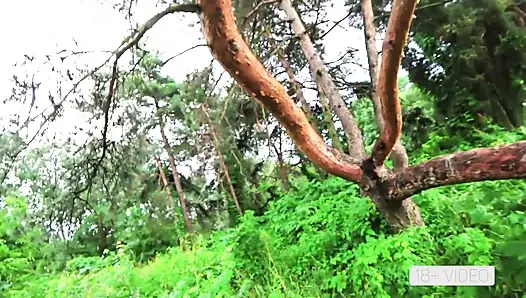 UNERWARTETER REGEN IN EINEM ÖFFENTLICHEN PARK TRIEB UNS ZU EXTREMEM AKROBATISCHEM
