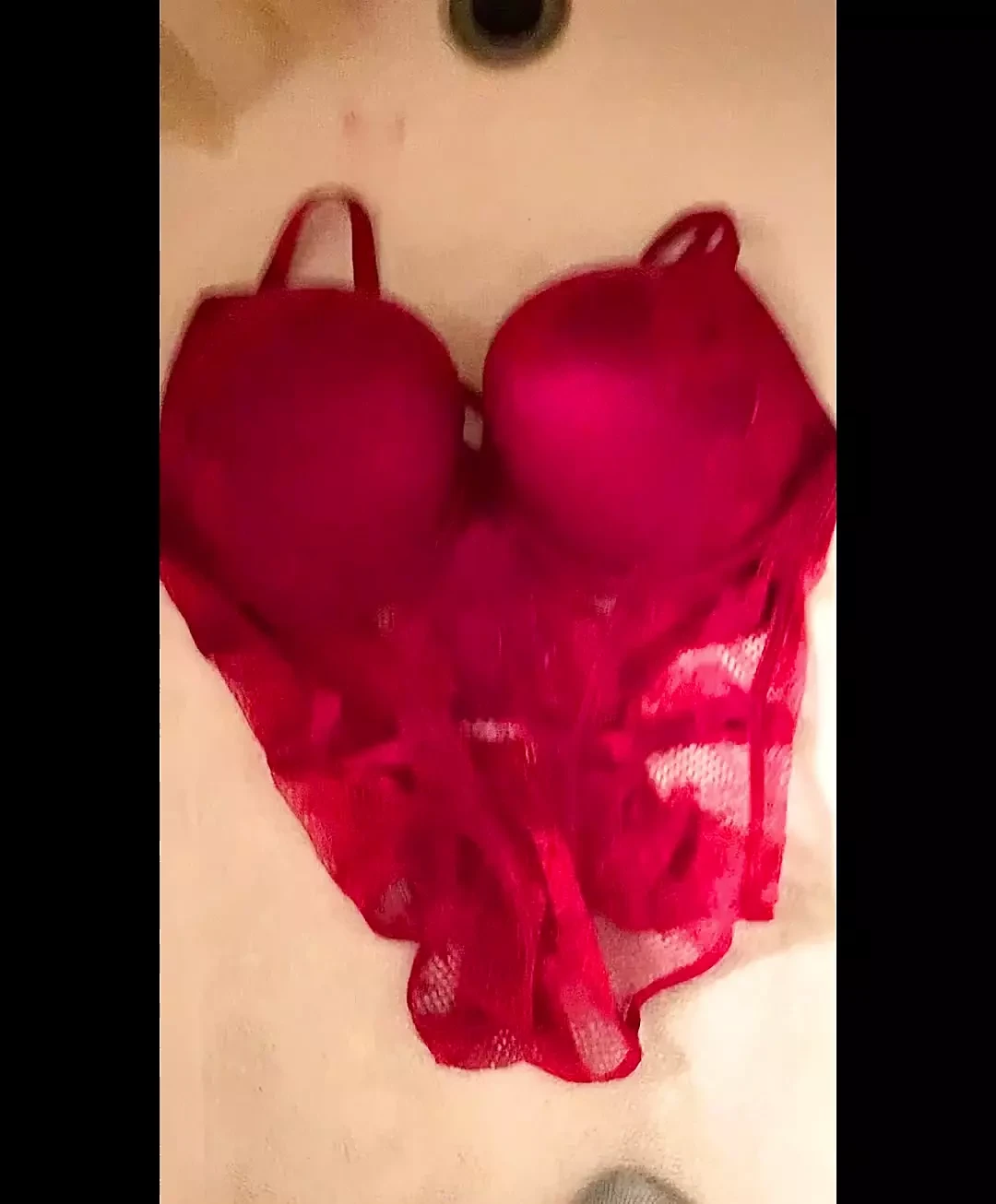Pišaj na prelepe seksi grudnjake i donji veš