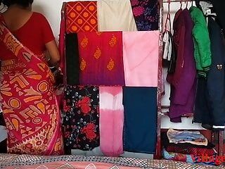 Жена занимается сексом с домашней прислугой (официальное видео от деревне)