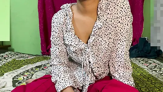 Saudara tiriku yang seksi terlihat sangat panas dan sampai hari ini aku ingin bercinta dengannya