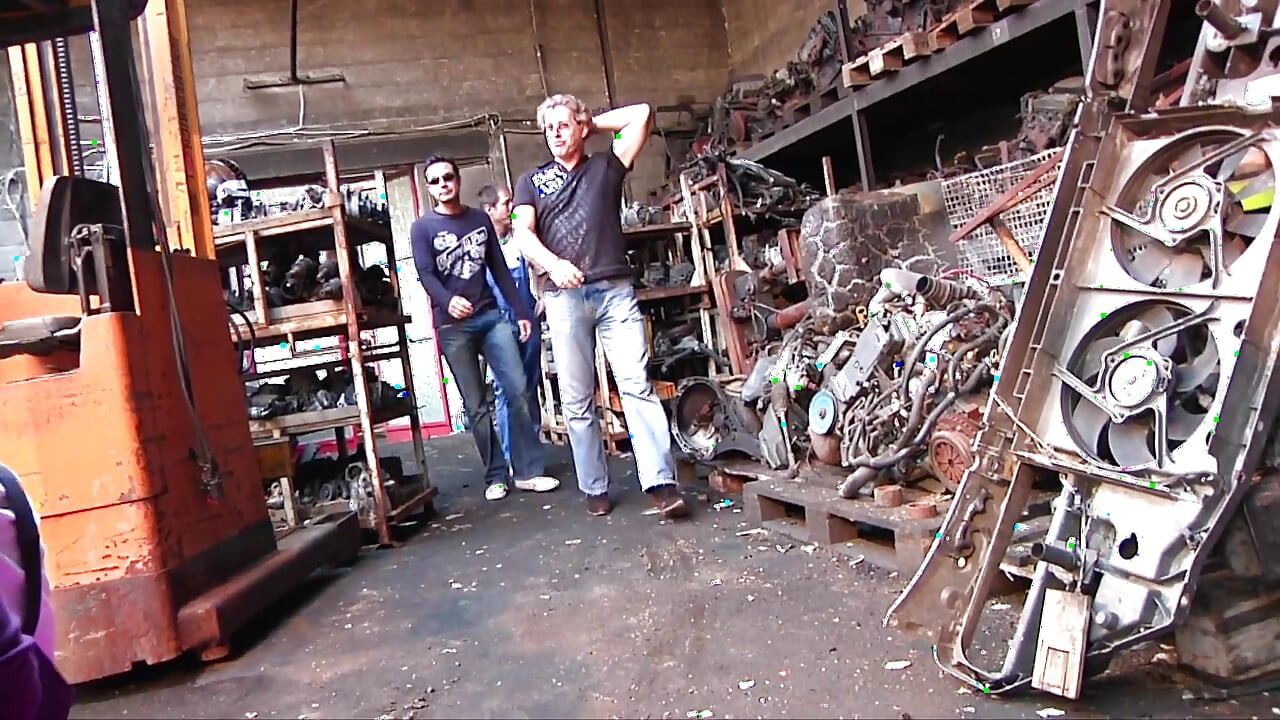 Araba etkinliğinde sikiş grup seks partisi, azgın amcıklar dolduruluyor!