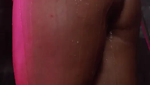 Мокреет в душе