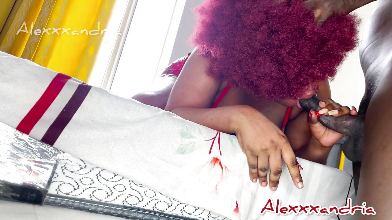 "Đặt con cu to của bạn vào trong miệng của tôi & âm hộ muốn có toàn bộ con cu của bạn bên trong cổ họng của tôi" nói ngày lễ tình nhân của tôi