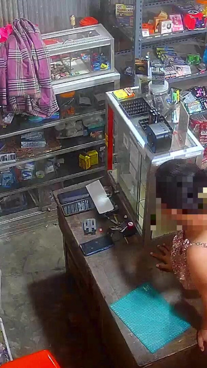 Aku di telpon mantan pacar, datang ke rumahnya | Klip 1