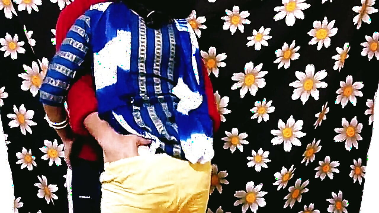Watch Desi Bhabhi Ko Fierce Pella Sex Video. Brother-in-law gave a drink to the sister-in-law