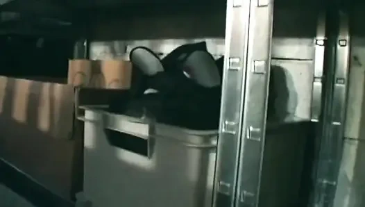 Pantat bahenol cewek nakal ini di-fisting habis-habisan sampai dicrot di dalam