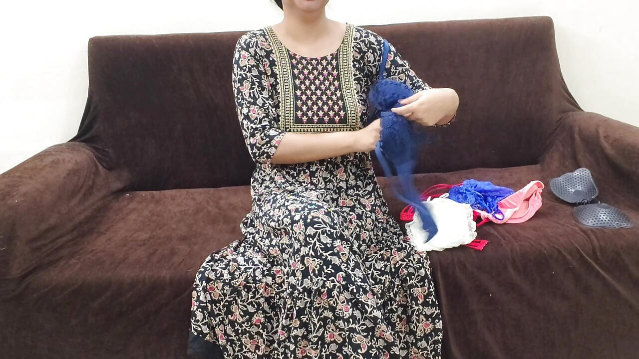 Indian Saara Teach Step Brother Viral Video Hindi Audio Sara Is Teaching Her Step Brother What Kind of Bras and