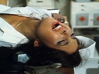 사랑에 빠진 젊은 간호사 (1984)