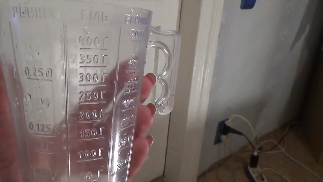 אתגר פיפי! משתין כל 10 דקות מעל 100 מ"ל במשך שעה, חלק 2 !!