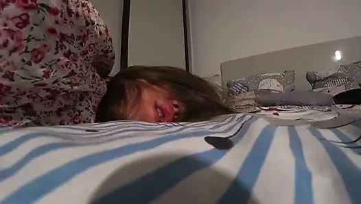 Untreue ehefrau fickt ihre freunde in den arsch. Echtes betrügen