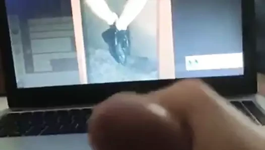 ABIERTA DE PIERNAS PARA ESE PENESOTE