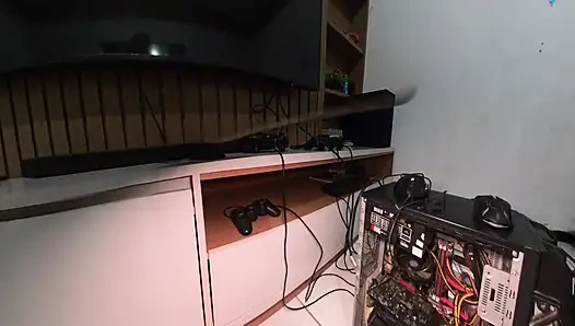 Жена соблазняет замужнюю тренеру, пока мужа нету дома