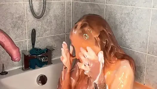 mit schlampiger gesichtsbesamung und schießen