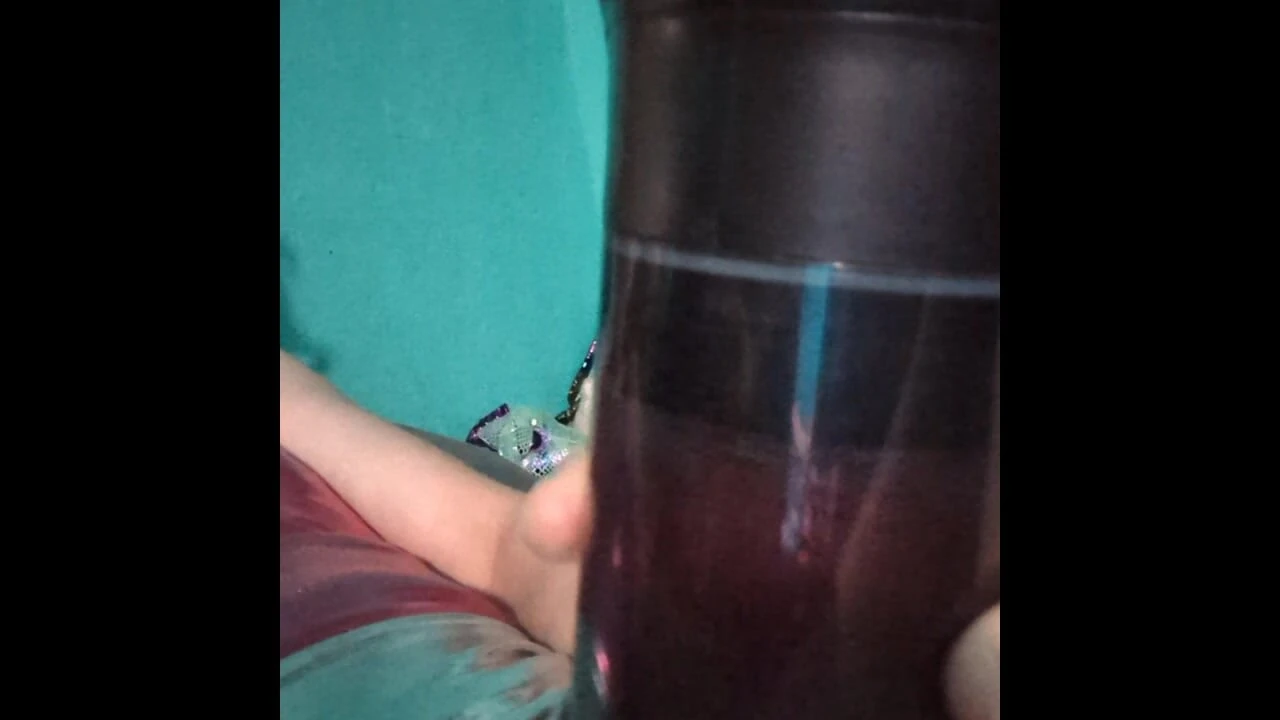 Az új metálrózsaszín fürdőruhámat viseltem, miközben kipróbáltam az új játékot, a feleségem megkapott.  Imádja, amikor nőnek öltözöm.