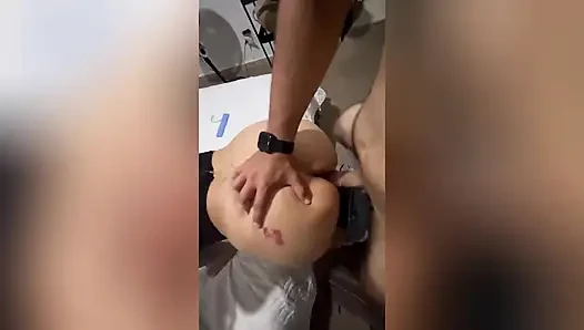 Oh mein Gott! Ich dachte, sie wäre meine Frau, aber ich habe versehentlich mit ihrer Stiefschwester geschlafen – Creampie