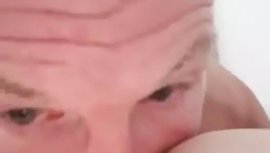 eski baba çevreleyecek arkadaşının kıçını
