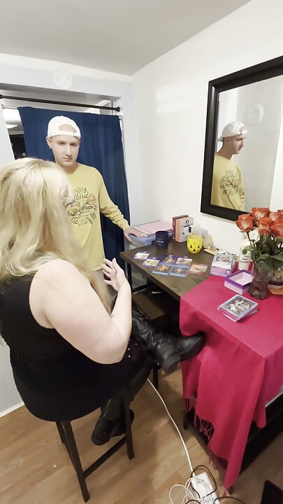 Psychic dự đoán anh ta sẽ trở thành một người phụ nữ