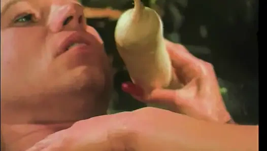 MILF ini hanya ingin minum air mani