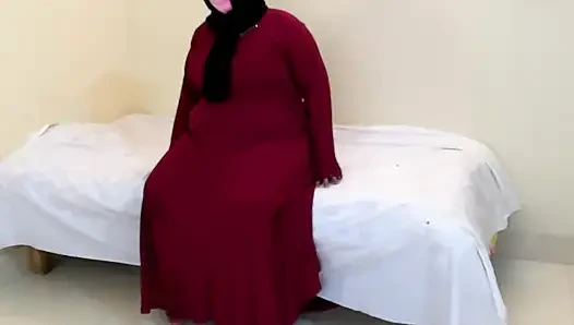 Fucking a Chubby Muslim Mother-in-law Wearing a Red Burqa & Hijab (Part-2)