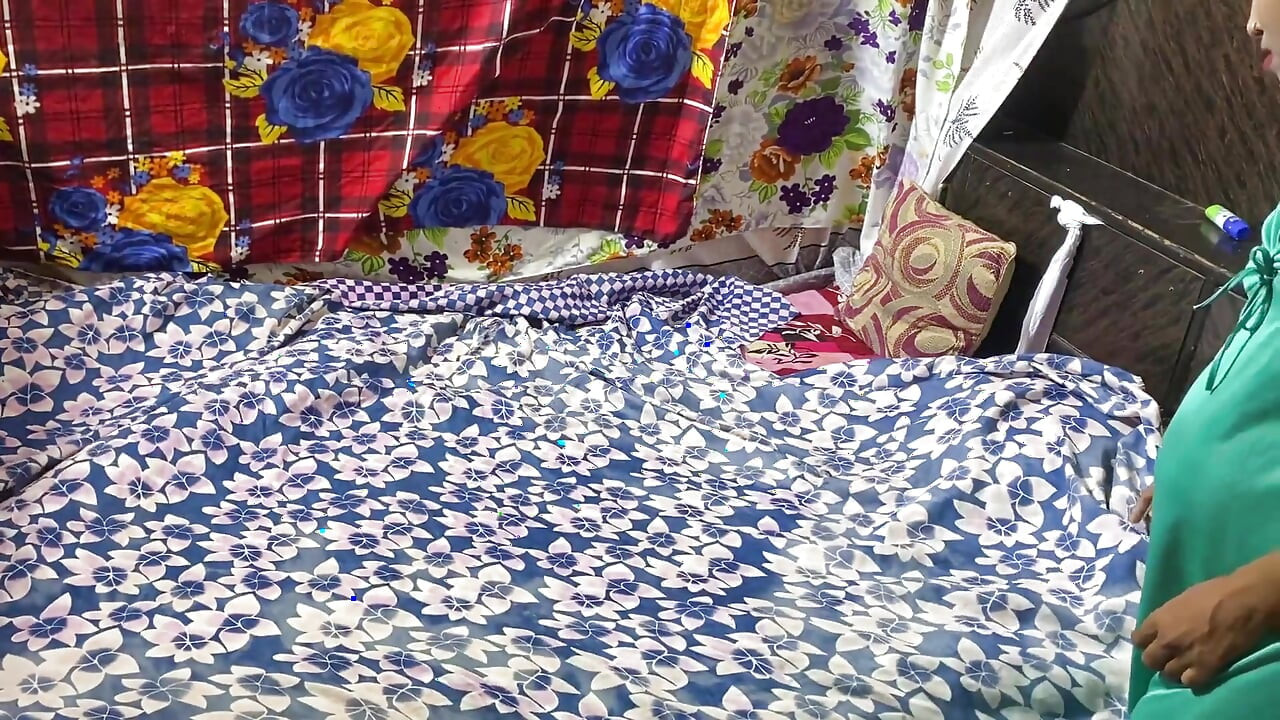 Olgun Hintli adam 18 yaşındaki genç desi baldızını sikiyor