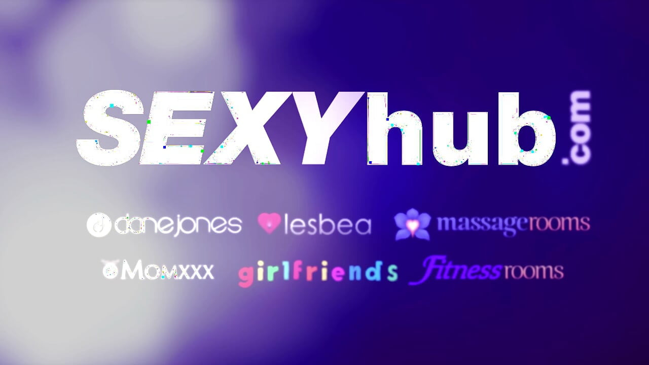 Lesbea Stygga tjejer Emily Pink och Violet Viper låsta i lesbisk sex med saxorgasmer