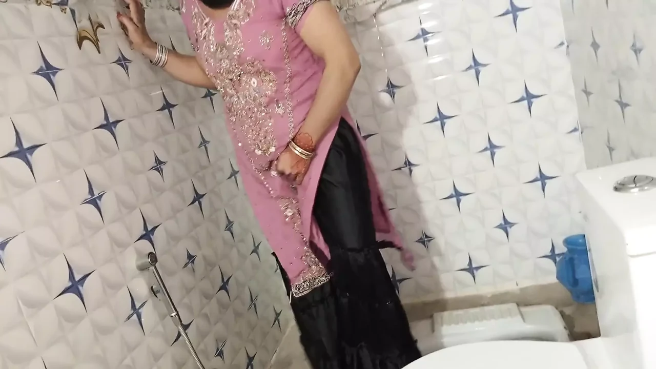 Desi Step Sister in Law Loves Fingering Peeing and Squirting