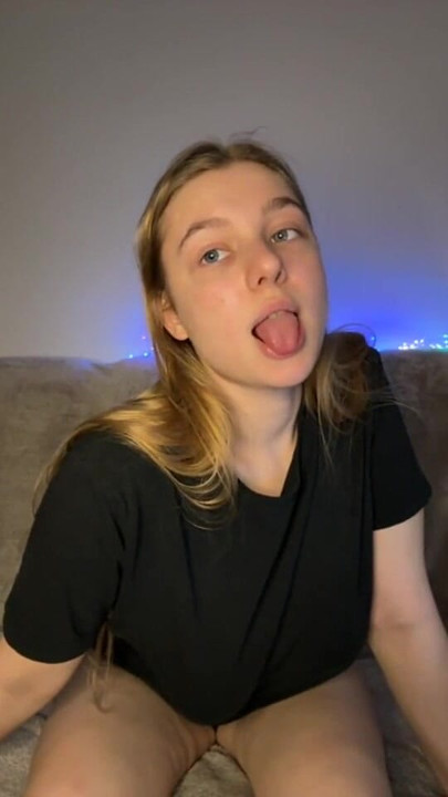 Fat model touching her tight pussy | Clip 1