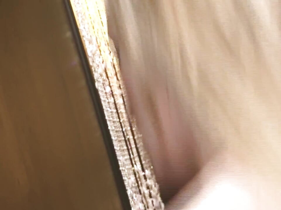 מגפונים קיצוניים סצנה 4_two מגפונים חברים בהלבשה תחתונה חולקים זין גדול וממלאים זרע