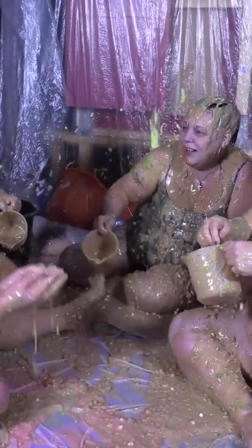 Beans And Mushy Peas Food Fight | Clip 1