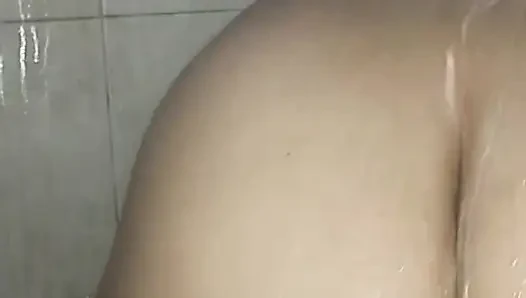 Oyuncağımla duşta