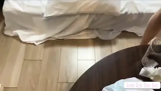 Adegan bold 3p cewek imut ini dientot habis-habisan sampai dicrot di dalam