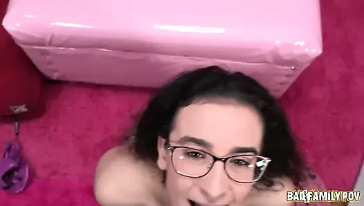 BadFamilyPOV - Lyra Lockhart tauscht ihren vollbusigen körper für die nachhilfe ihres stiefvaters