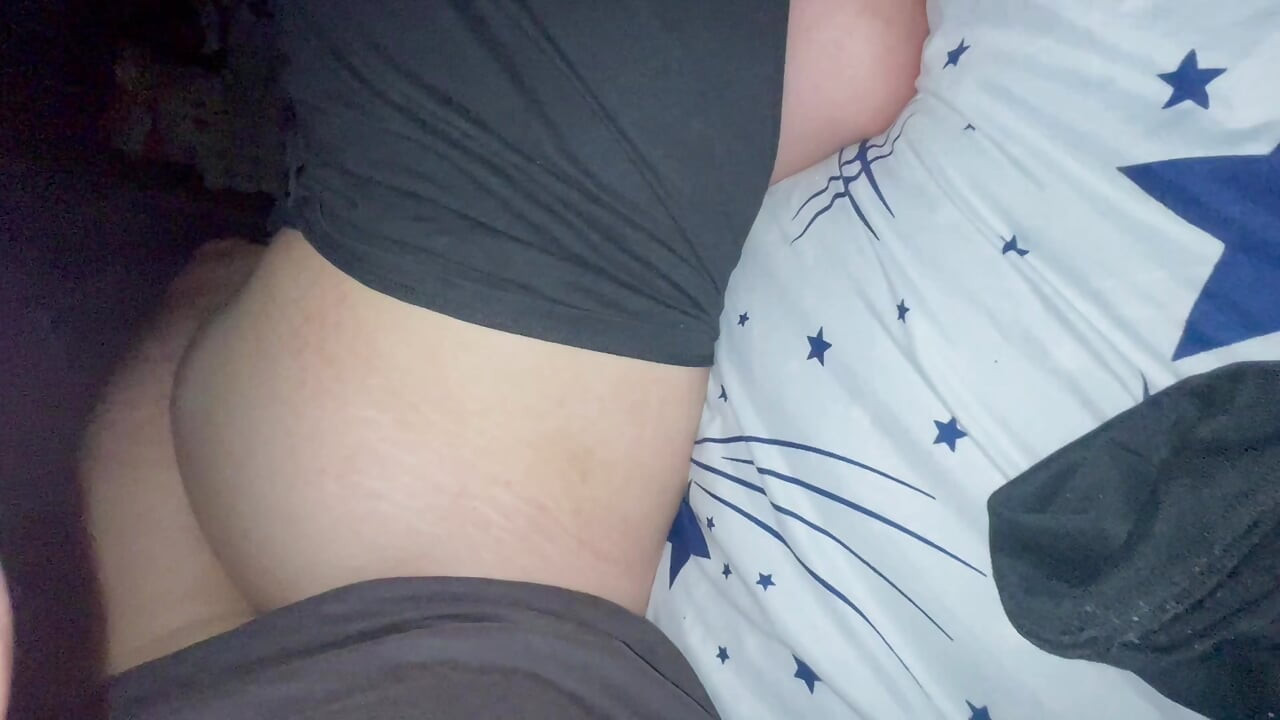 Cleopatra -Step Dad Is Watching TV In Bed And Fucks My Back Skin And Lets Go Inside Me