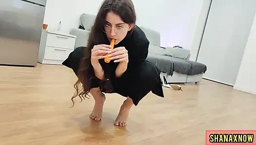 Transformasi tubuh gila menjadi air mani di mulut kencing