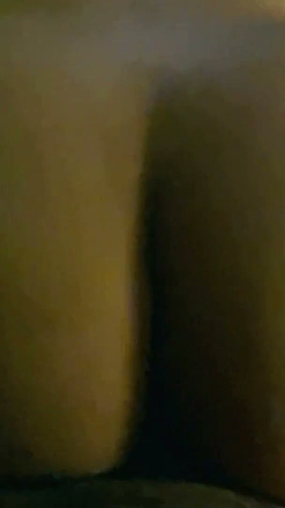 Milf joven tetona con tetas grandes se la coge después del gym con su corpiño negro deportivo mientras sus tetas rebotan como locas | Clip 2