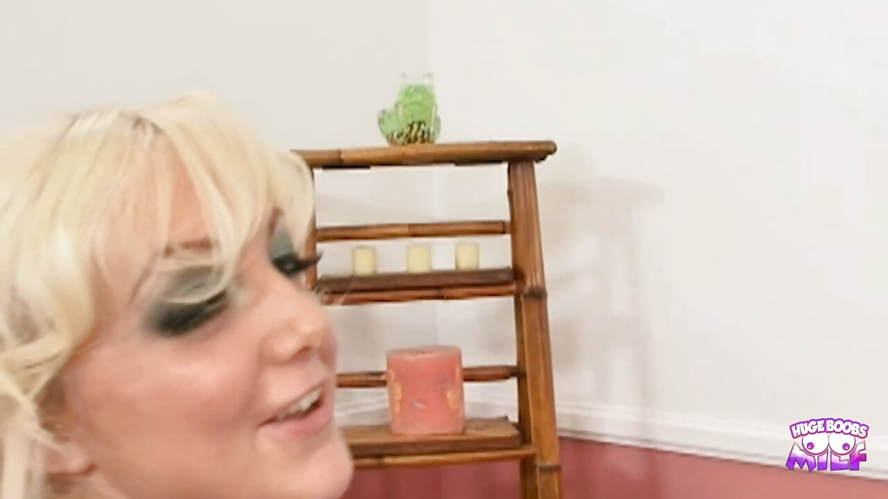 Adorable PAWG Is Sitting on the Face of Her Fucker Making Him Ready to Pounce.
