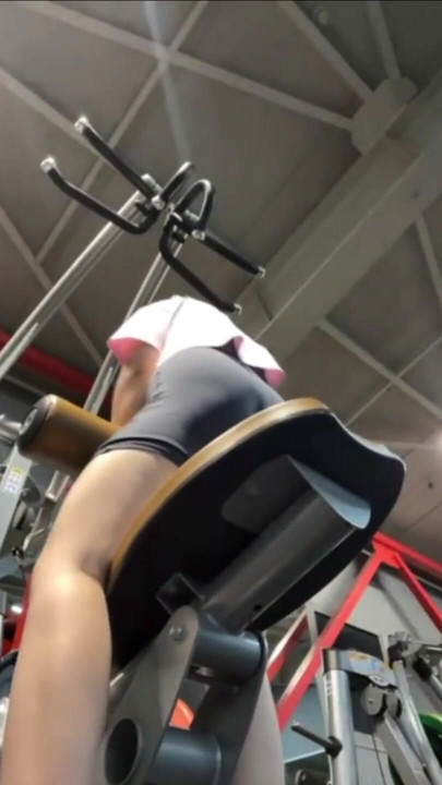 Jucielussie olahraga di gym | Klip 1
