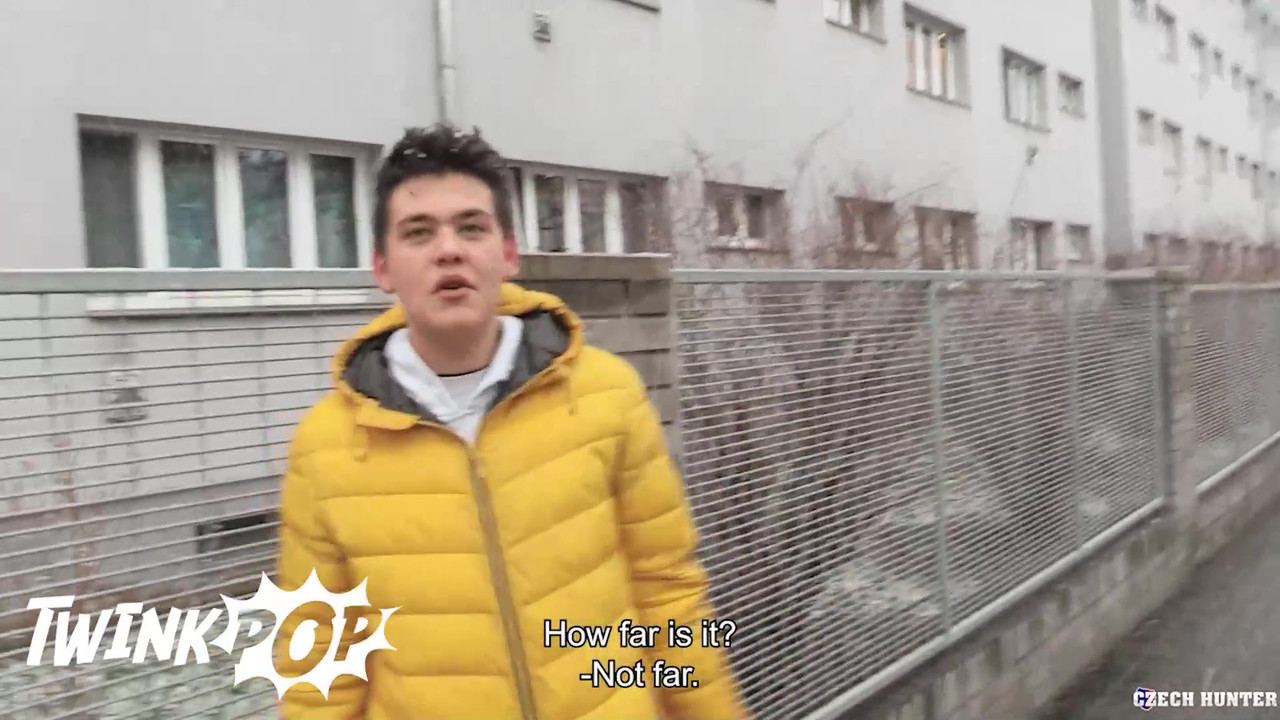 他在去买烟的路上遇到了一个愿意给他额外爱的男人 - twink pop