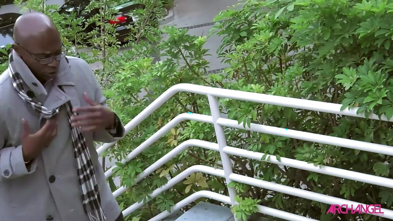 Arhanghel - Ashley Fires primul anal interrasial!!