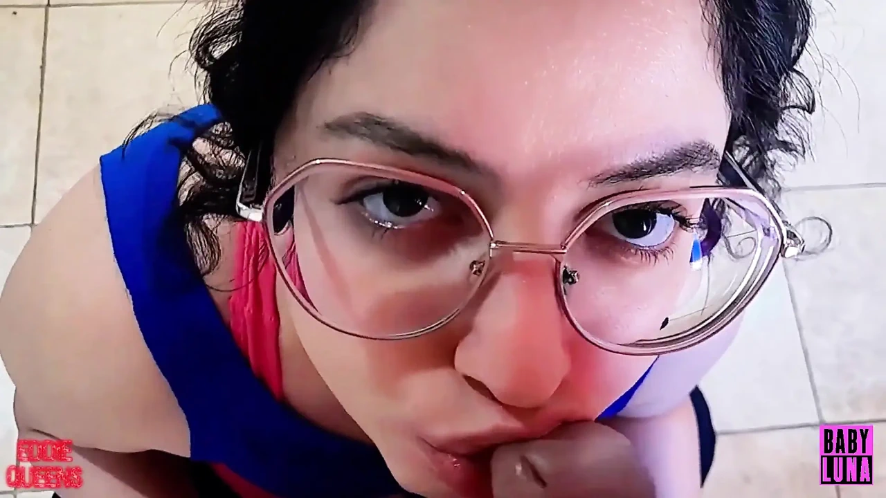 令人毛骨悚然的健身房女孩痴迷于闻我的鸡巴 Ft Babyluna939