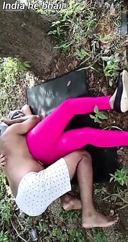 Bhabhi ne jangal me jakar chadwaya