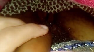 Deshi hot boy Bibi ki yaad me mutthi mar Raha hai